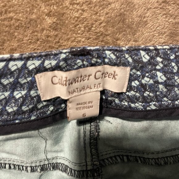 Coldwater Creek Shorts Womens 6 Natural Fit Bermuda Navy Blue Pattern Vacation - Picture 2 of 7